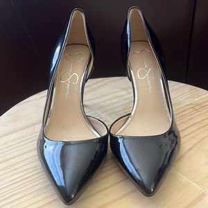 Jessica Simpson black patten leather heels size 8m JT-A